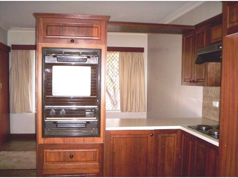 11 Clive Street, Katanning WA 6317