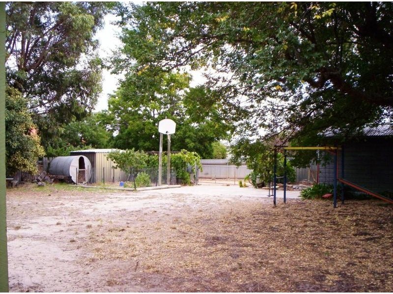 11 Clive Street, Katanning WA 6317