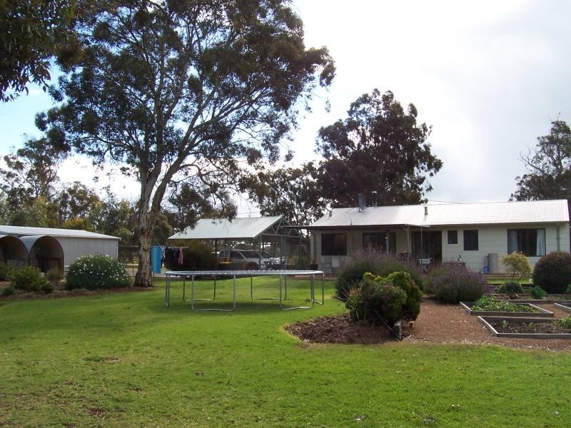 9 Chillicup Road, Broomehill WA 6318