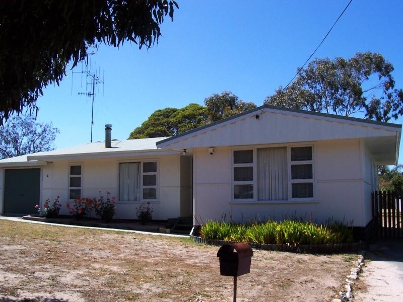 6 Carinya Gardens, Katanning WA 6317