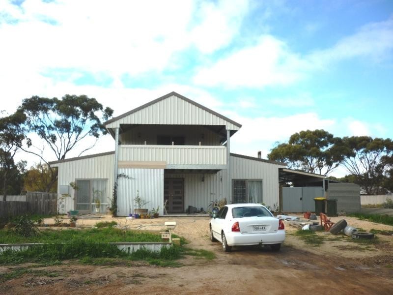 63 Rogers Avenue, Katanning WA 6317