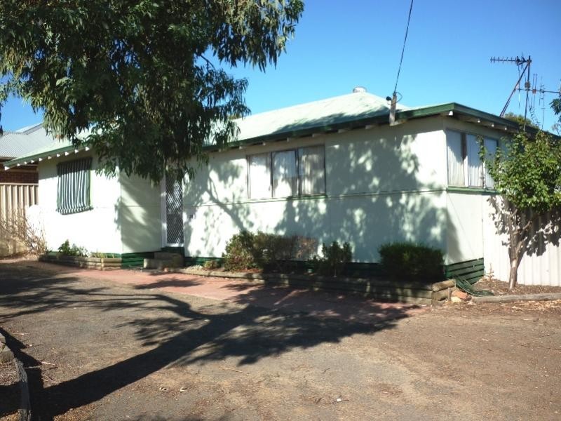 28 Chipper Street, Katanning WA 6317