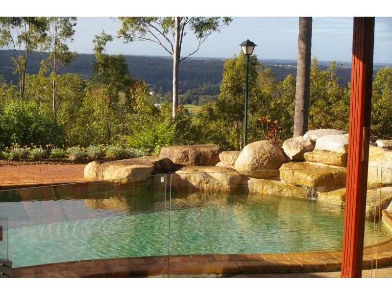 8 Dickens Place, Samford QLD 4520