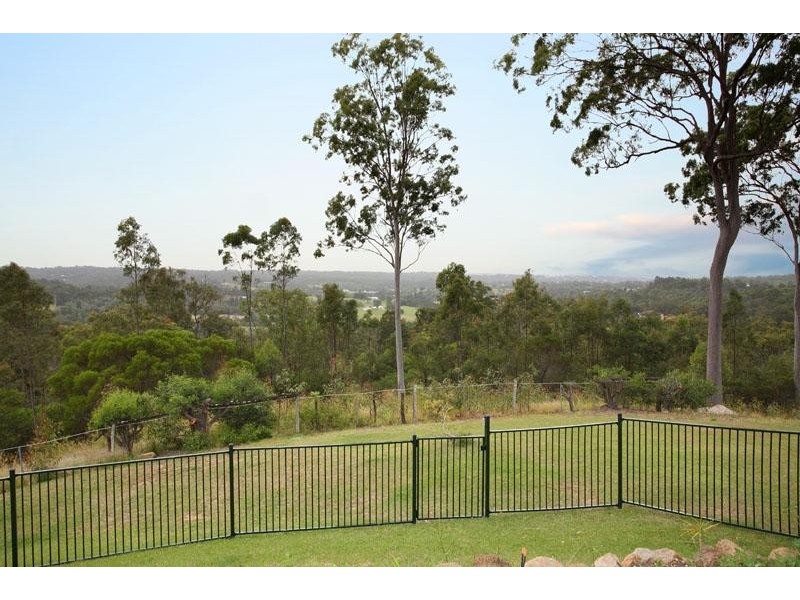 8 Dickens Place, Samford QLD 4520