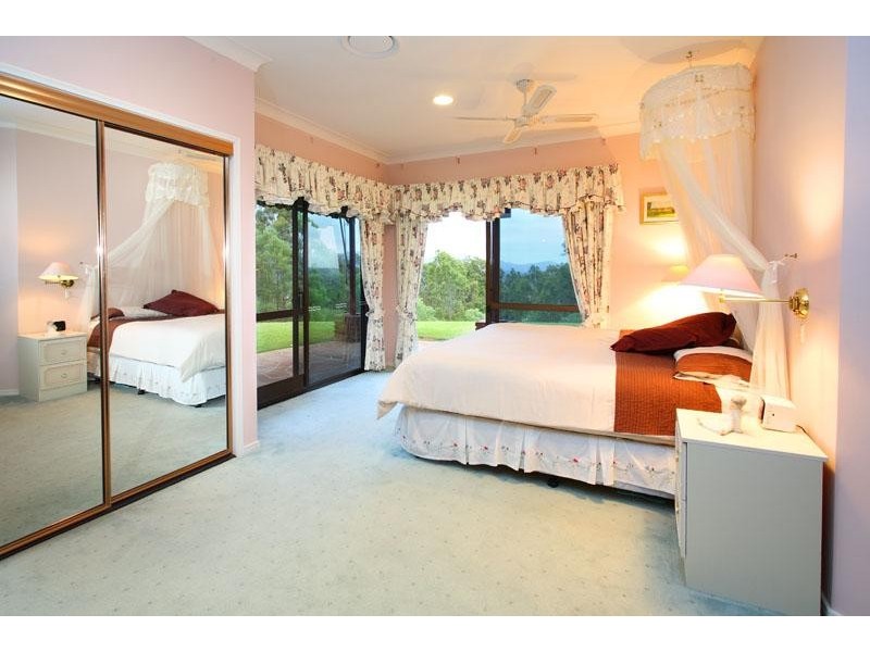 8 Dickens Place, Samford QLD 4520