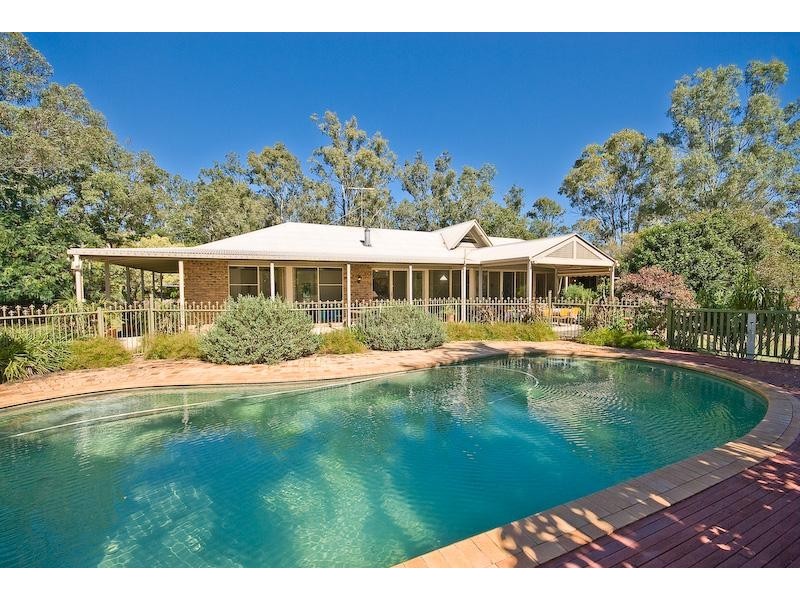 17 Hulcombe Road, Samford QLD 4520