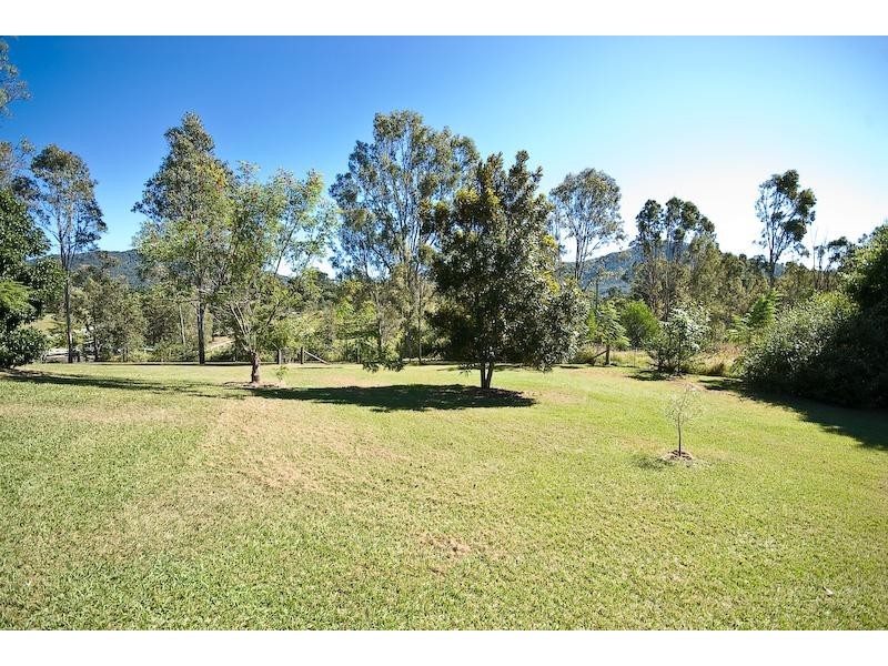 17 Hulcombe Road, Samford QLD 4520