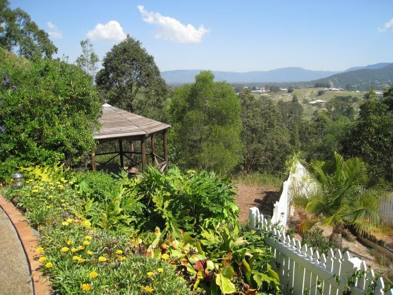 54 Burton Lane, Samford QLD 4520