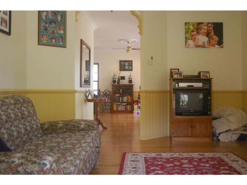 5 Pinbarren Place, Samford QLD 4520