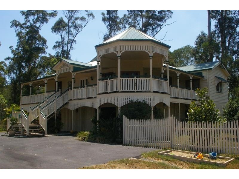 5 Pinbarren Place, Samford QLD 4520