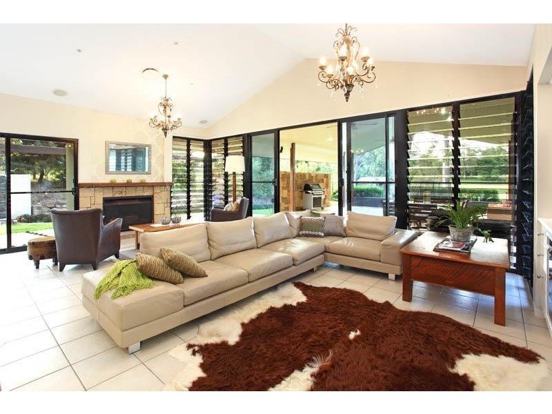 23 Kareela Drive, Samford QLD 4520