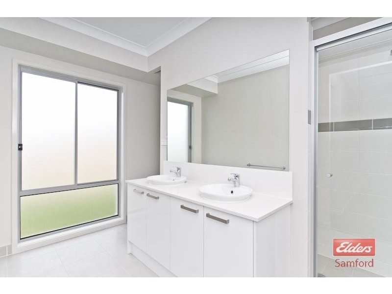 82 Corvus Drive, Cashmere QLD 4500