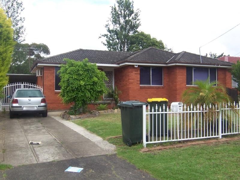 32 SHANNON AVE, Merrylands NSW 2160
