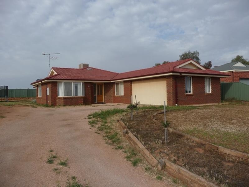 4 Anniversary Drive, Robinvale VIC 3549