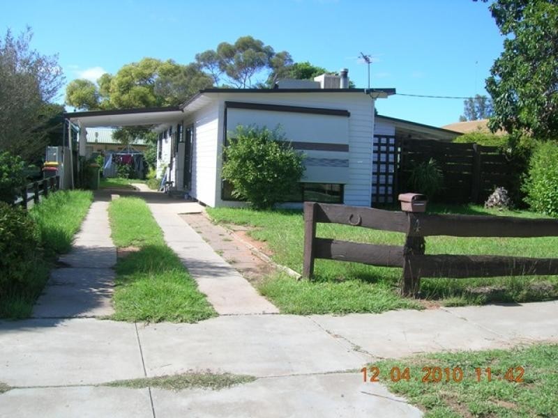 4 Robin Street, Robinvale VIC 3549