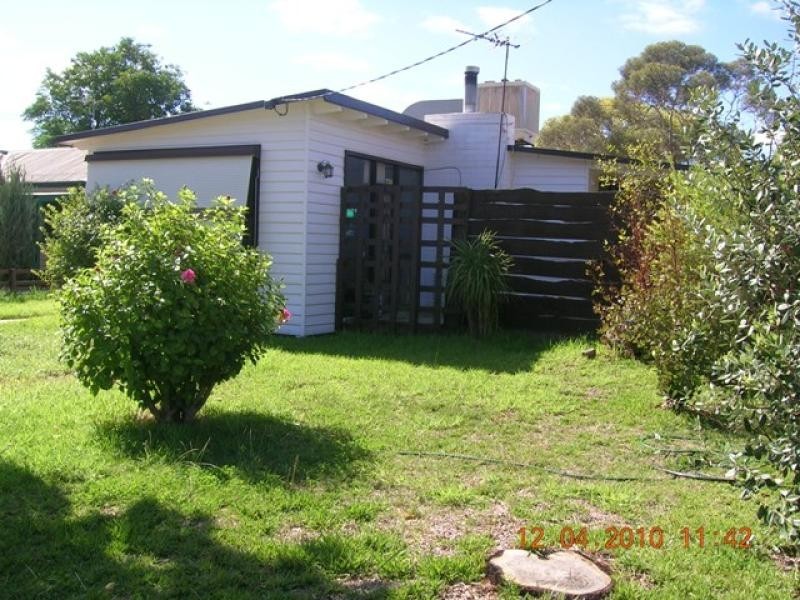 4 Robin Street, Robinvale VIC 3549