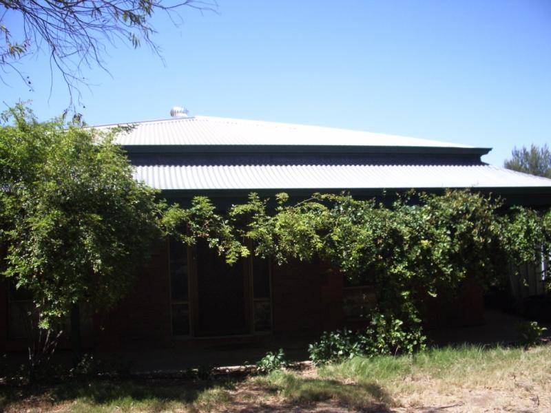 52 PARKER AVENUE, Strathalbyn SA 5255