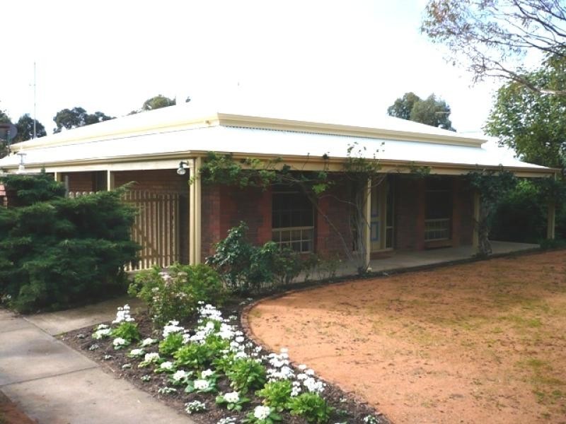 52 PARKER AVENUE, Strathalbyn SA 5255