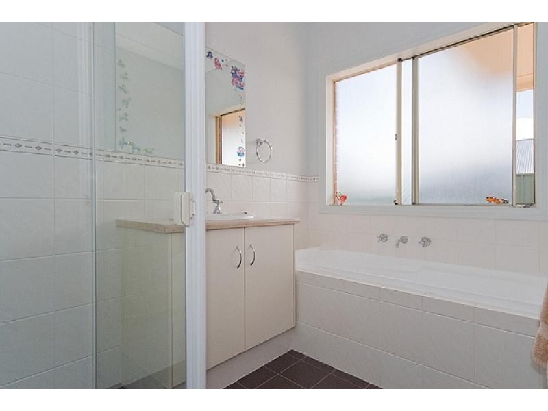 27 Strathmont Drive, Strathalbyn SA 5255
