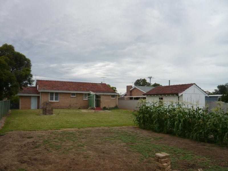 81 PEEL TERRACE, Busselton WA 6280