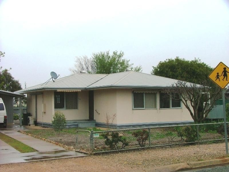 10 Flinders Street, Crystal Brook SA 5523