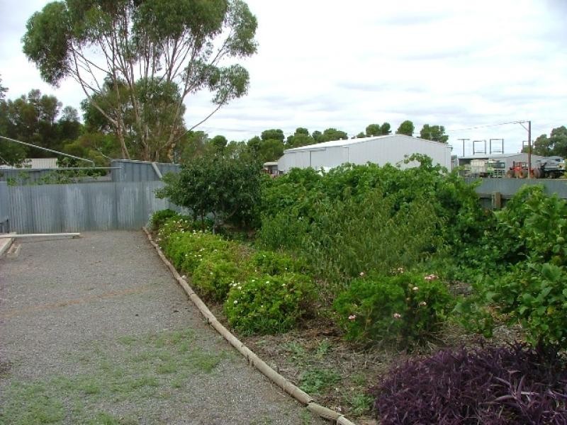 10 Flinders Street, Crystal Brook SA 5523