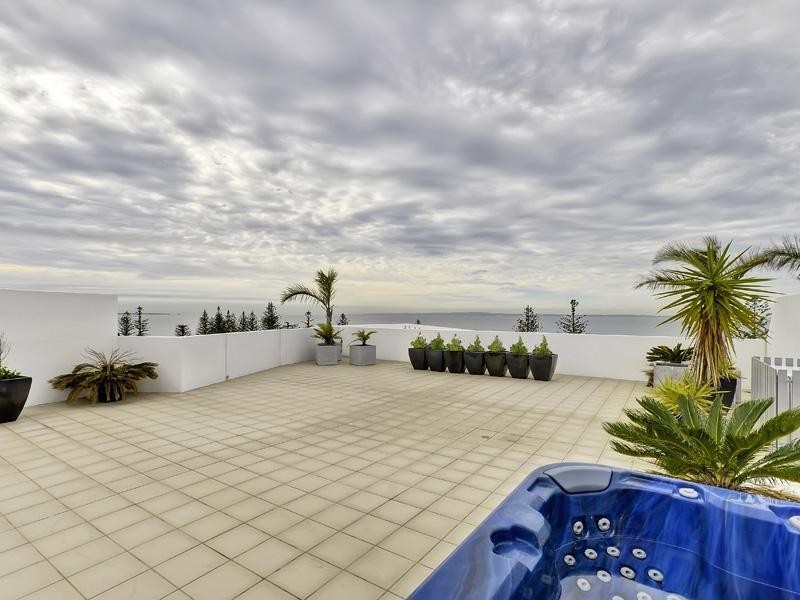 Unit 805/89 Landsborough Avenue, Scarborough QLD 4020