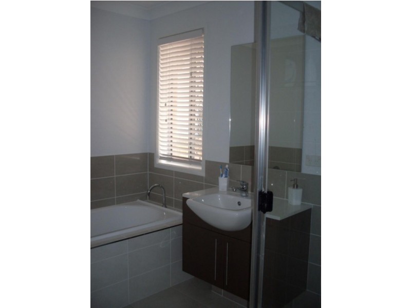 8 Centre Street, Aspley QLD 4034