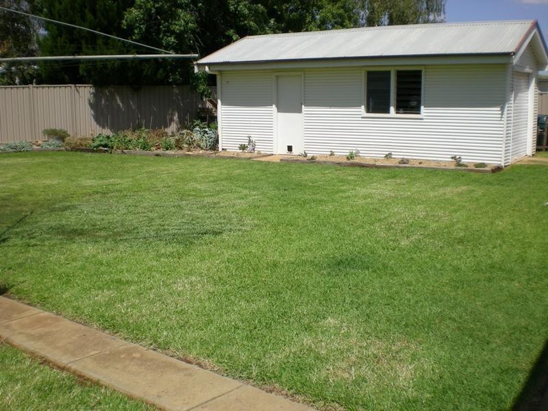 7 Hickey Crescent, Griffith NSW 2680