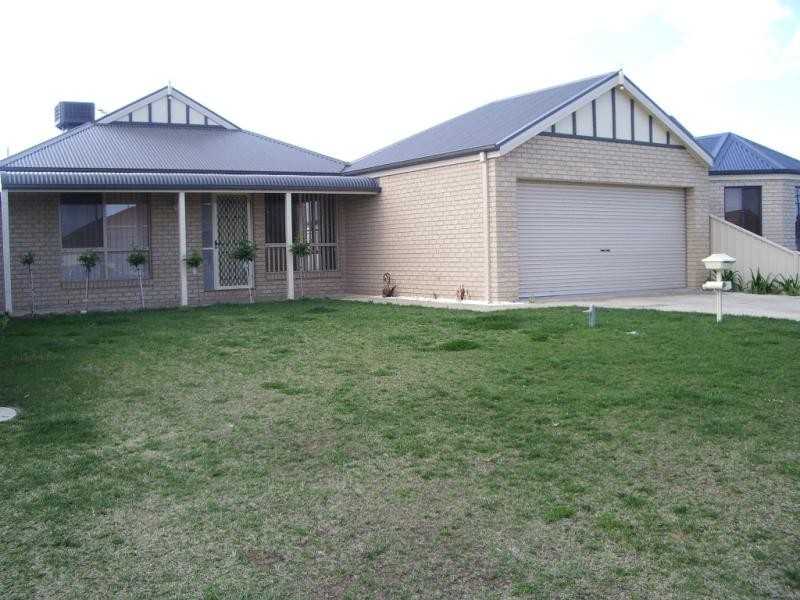 21 Steneker Crescent, Yarrawonga VIC 3730