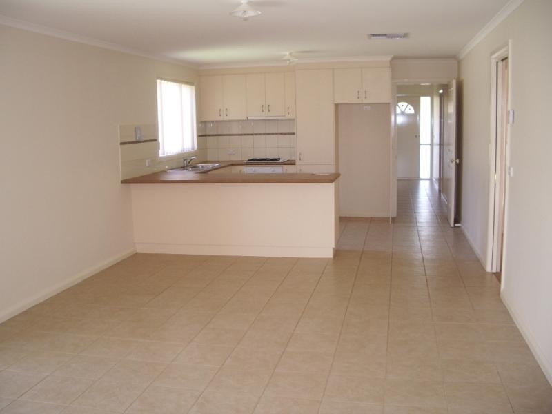 21 Steneker Crescent, Yarrawonga VIC 3730