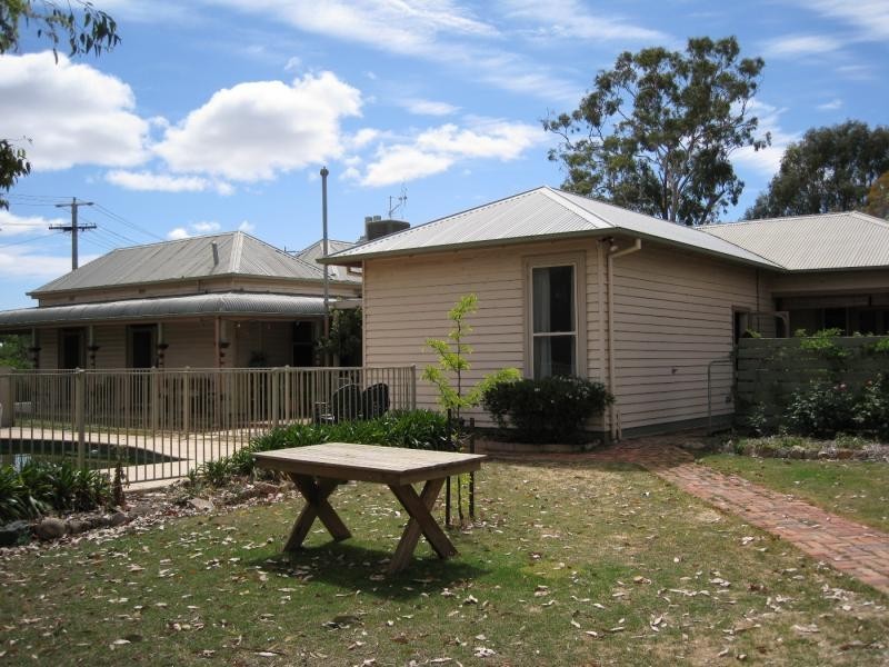 9 Irvine Parade, Yarrawonga VIC 3730
