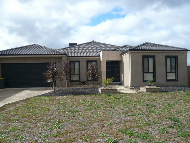 16 Fiona Drive, Yarrawonga VIC 3730