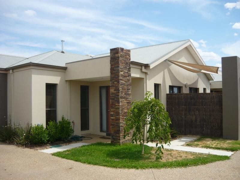 2/9 Fiona Drive, Yarrawonga VIC 3730