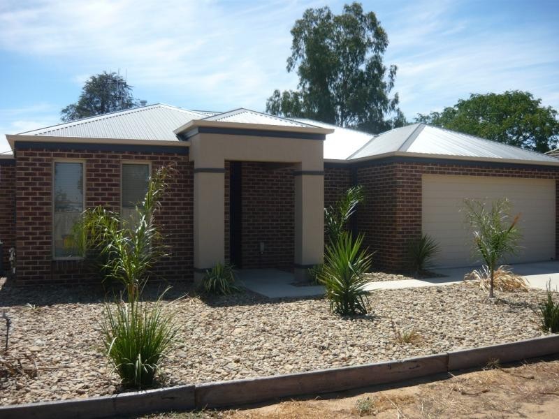 1 & 2/4 Curtois Street, Yarrawonga VIC 3730