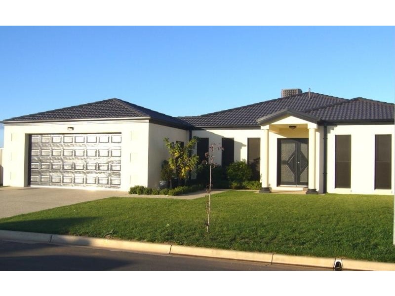 54 Kathryn Crescent, Yarrawonga VIC 3730