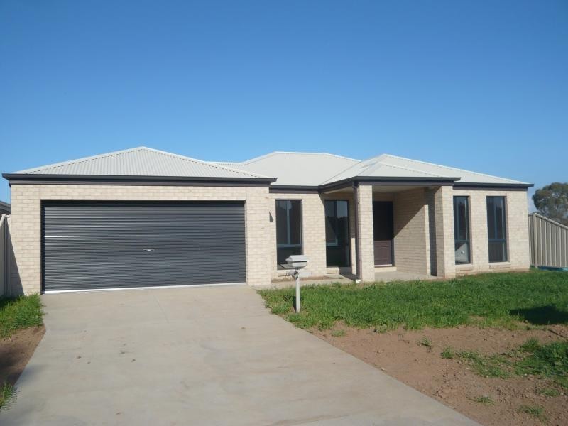 35 Irvine Parade, Yarrawonga VIC 3730