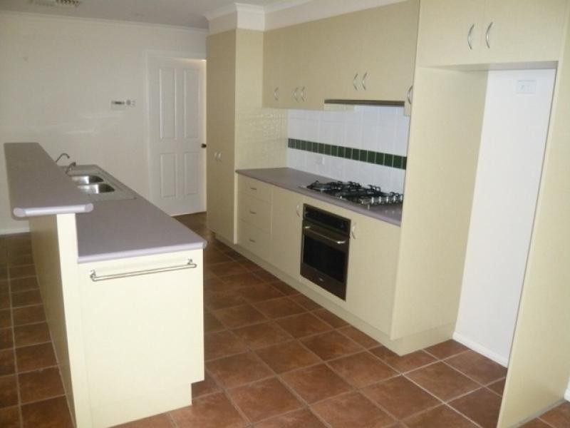 30 Kathryn Cres, Yarrawonga VIC 3730