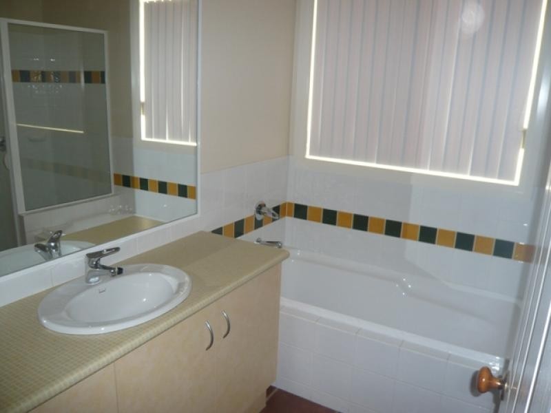 30 Kathryn Cres, Yarrawonga VIC 3730