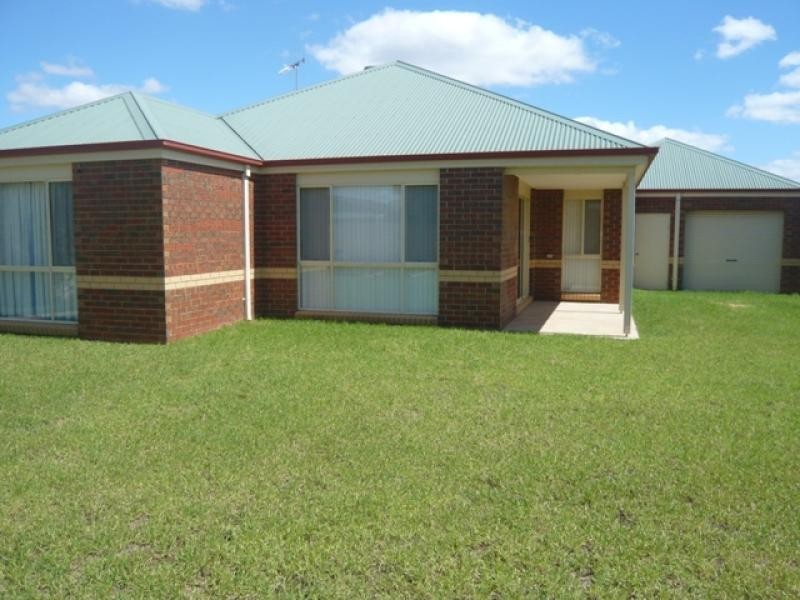 30 Kathryn Cres, Yarrawonga VIC 3730