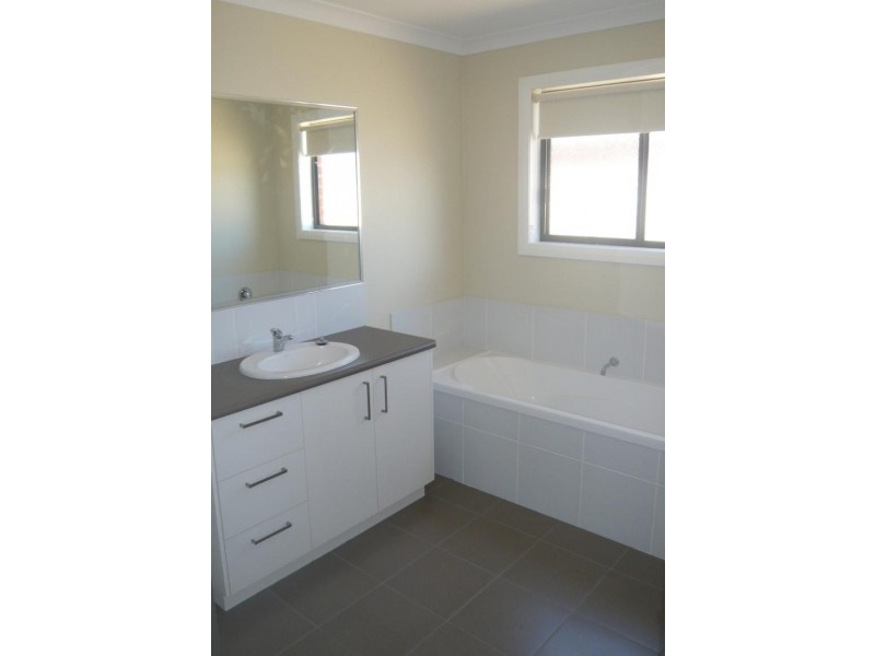 Unit 1/31 LAKEVIEW CIRCUIT, Yarrawonga VIC 3730
