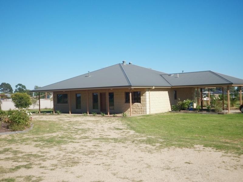 15 James Lillis Drive, Yarrawonga VIC 3730