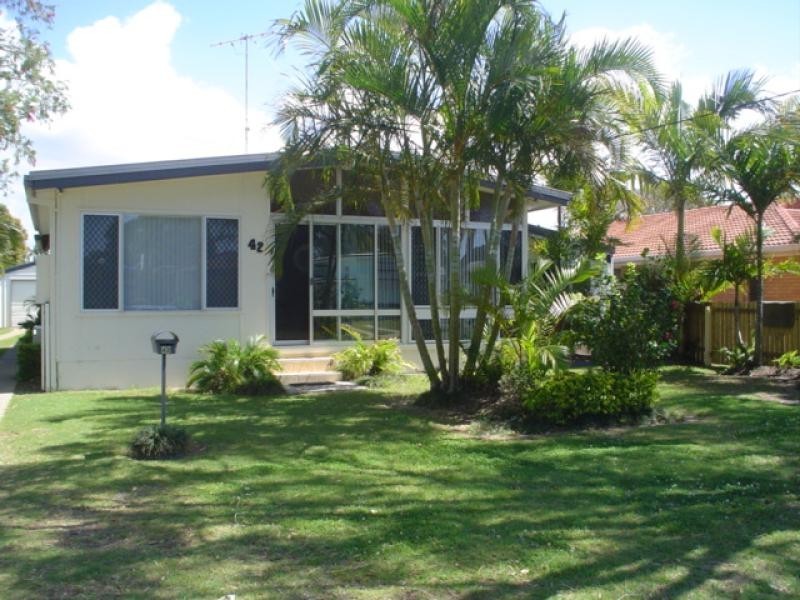 42 CORONATION AVENUE, Golden Beach QLD 4551