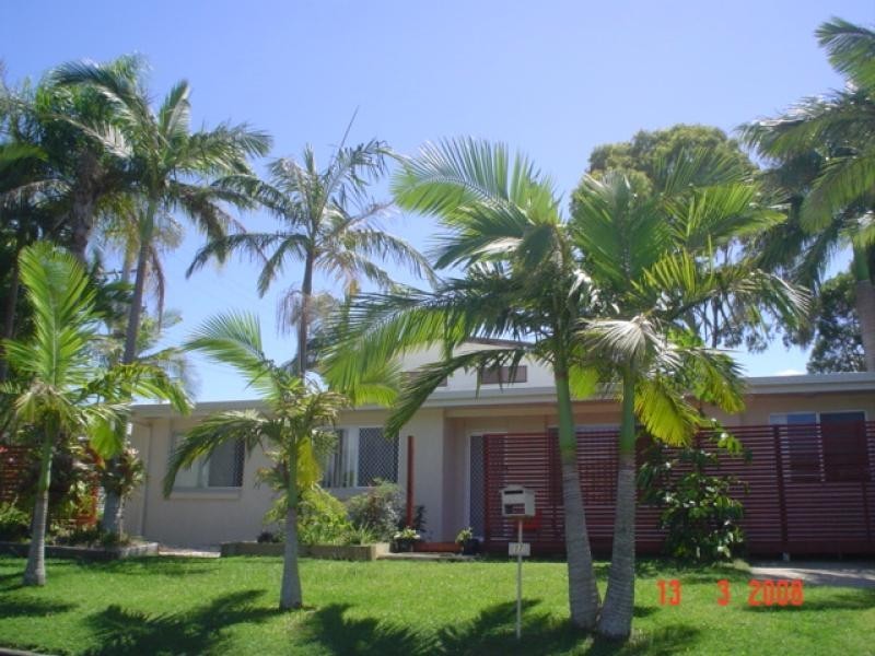 17 Lyon Street, Dicky Beach QLD 4551