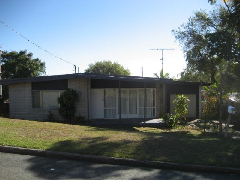 2 Beausang Street, Caloundra QLD 4551