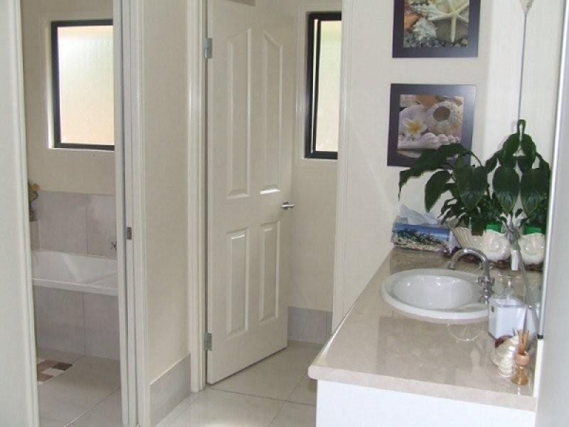 1 Treetops Crt, Mooloolah Valley QLD 4553