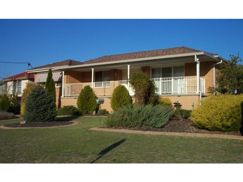 102 Broughton Street, Tumut NSW 2720