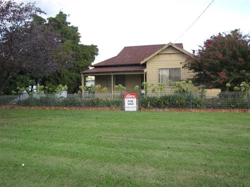24 Sydney Street, Tumut NSW 2720