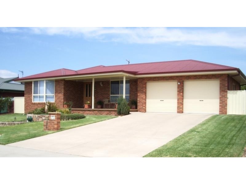 16 Mountford Street, Tumut NSW 2720