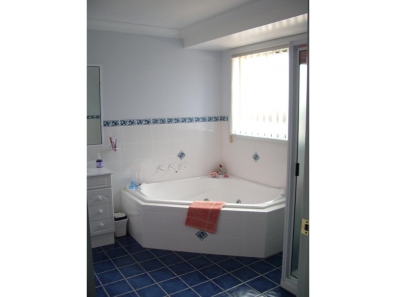 16 Mountford Street, Tumut NSW 2720